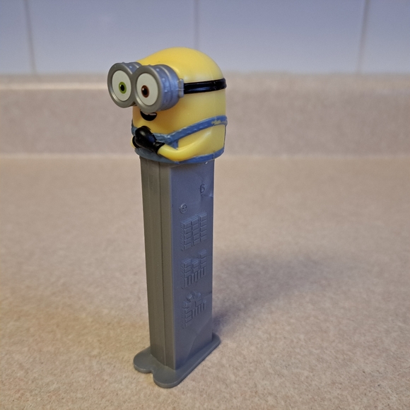 Pez Despicable Me Minion pez Dispenser empty - Picture 2 of 5